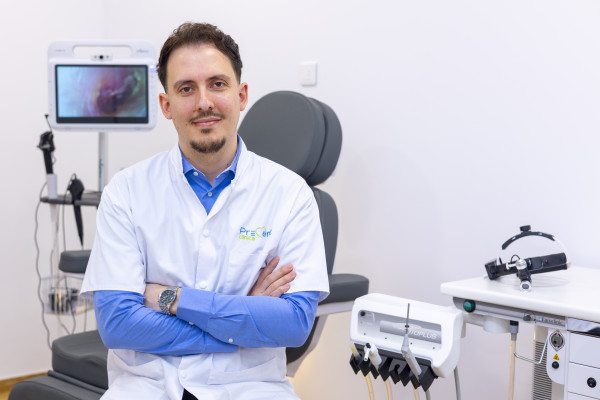 Dr. Răzvan-Claudiu Fleșer